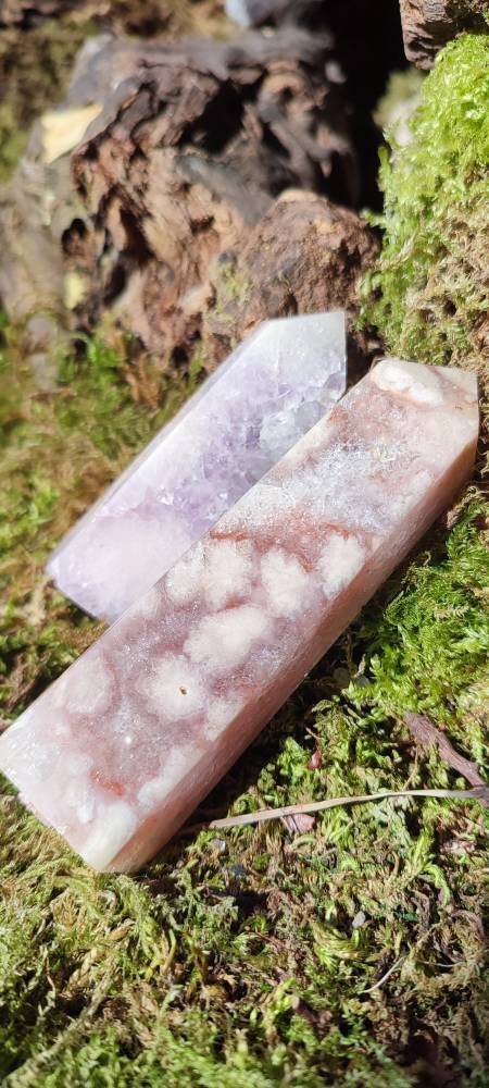 Obélisque en Amethyste Rose et Agate Fleurs